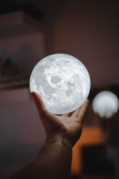 ミニムーンナイトライト - 3DプリントLEDランプ(タッチ&充電式) - 寝室、ギフト、キッズルームの16色の輝き