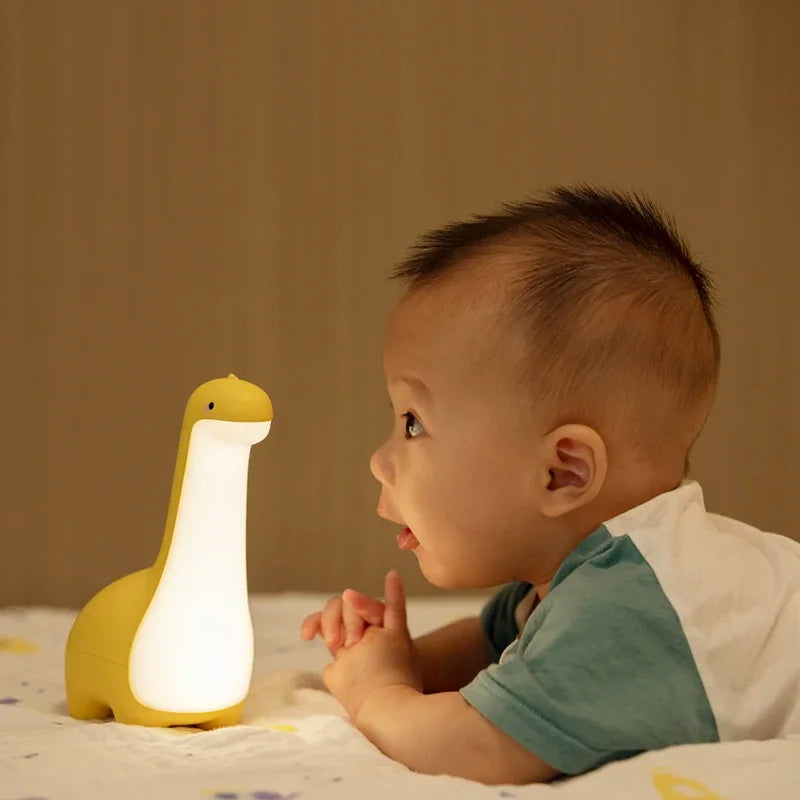 Dinoglow ™ Solas Oíche-Lampa Dineasár Súl-Safe Gleoite do Sheomraí na bPáistí & Taobh Leaba