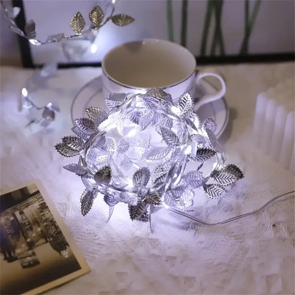 <tc>Lunvail</tc>™ Soilse Teaghráin Sí Duilleoga Órga &amp; Airgid – Garland LED faoi thiomáint ceallraí (20/50/100 LED)