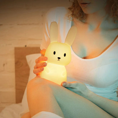 Glowbunny™タッチナイトライト - 子供とベビールーム用の7色とタイマー付きの柔らかいシリコーンウサギランプ