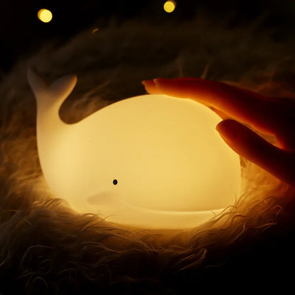 Whaleglow ™ Solas Oíche Silicone-Lampa míolta móra athluchtaithe 7-dhath do na páistí, naíolann & cois leapa